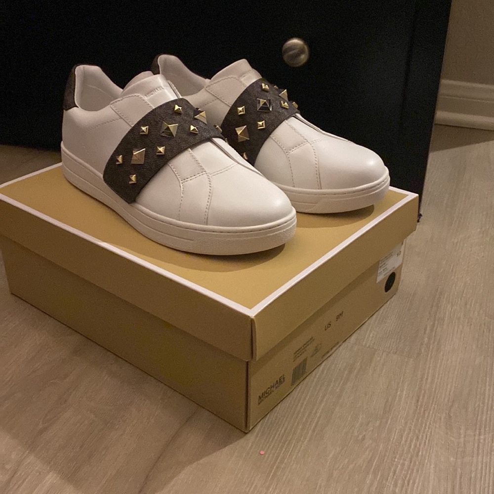 NEW Michael Kors “Kenna” Leather and Studded Logo Sneakers